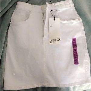 NEW Zara White Denim Mini Skirt -NEVER WORN.